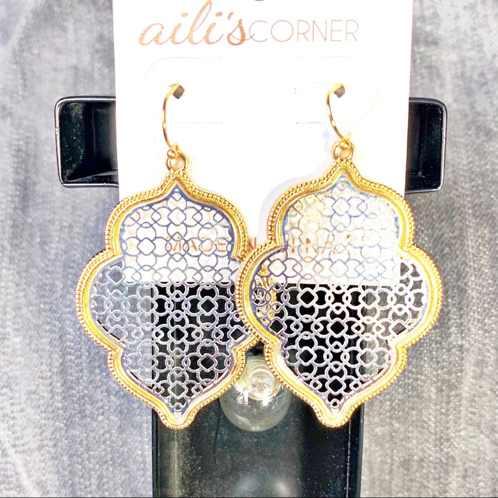 🎉HP🎉Aili’s Corner 2 Tone Quatrefoil Earrings